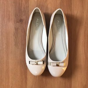 Aldo Beige Flats. Size 7.5